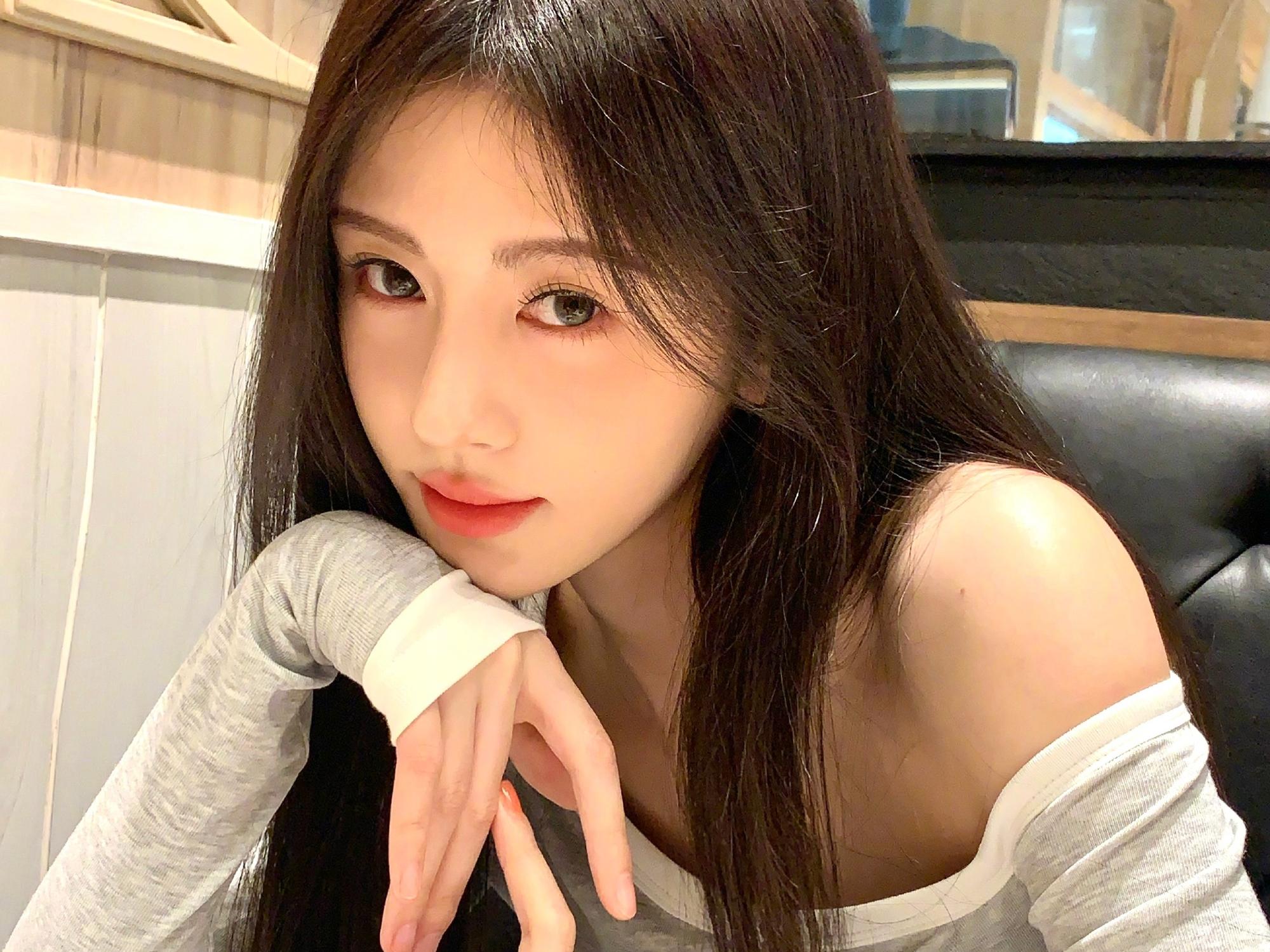 鞠婧祎照片